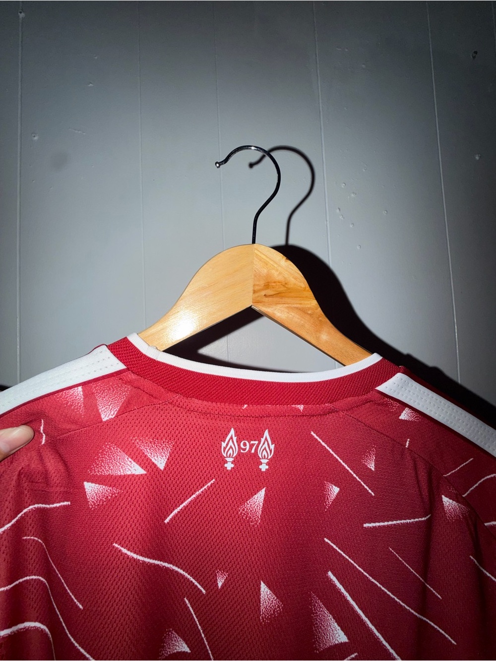 Adidas authentic liverpool LFC size XL - Picture 7 of 7